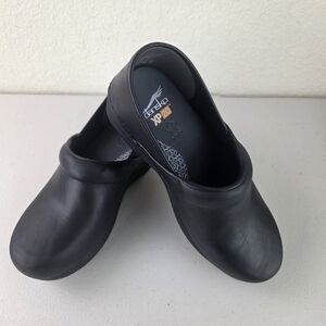 Dansko XP 2.0 Women's Black Slip-Resistant Shoe Size 38 Pre-owned